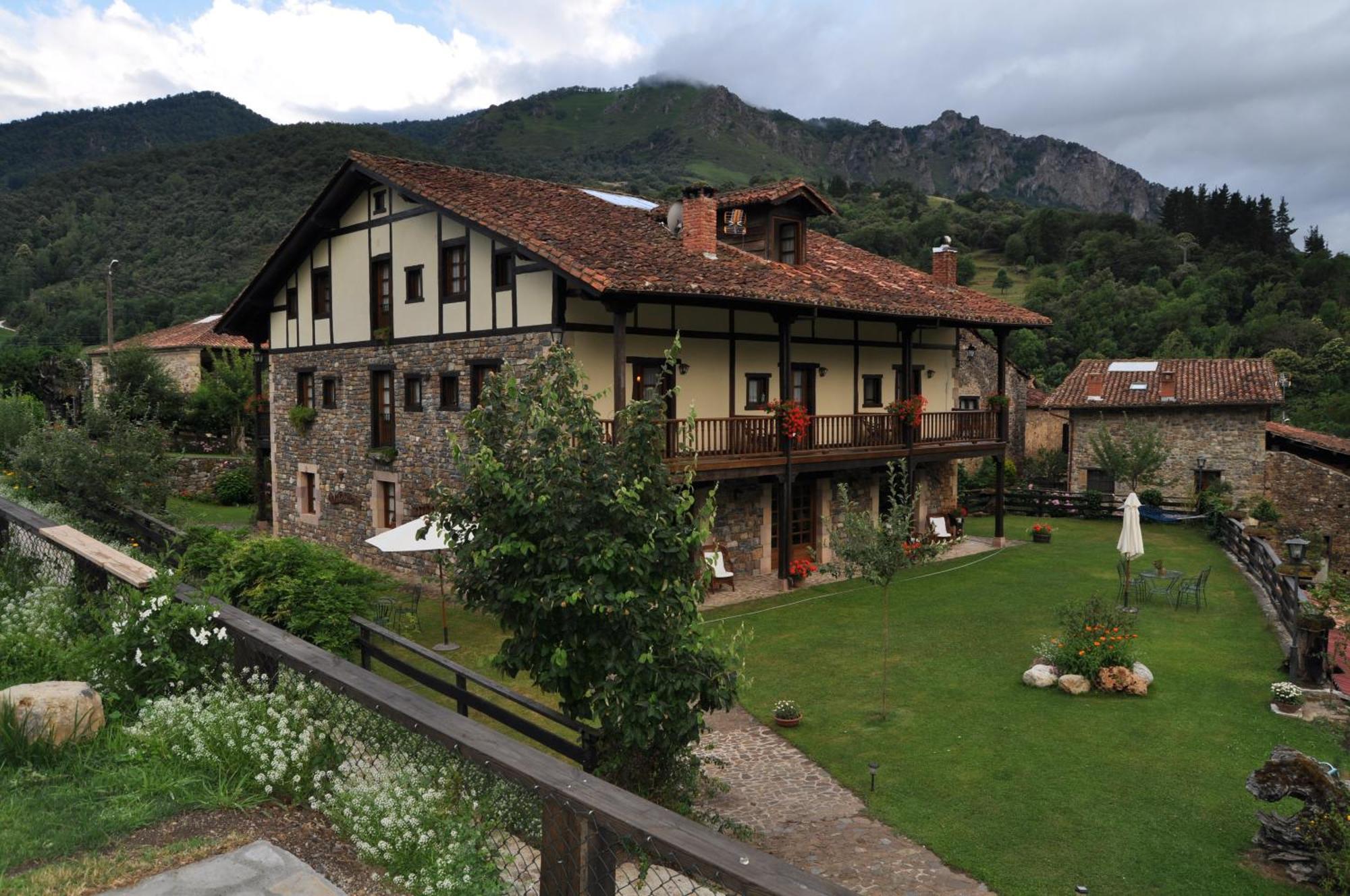 Camaleño Posada San Pelayo מראה חיצוני תמונה